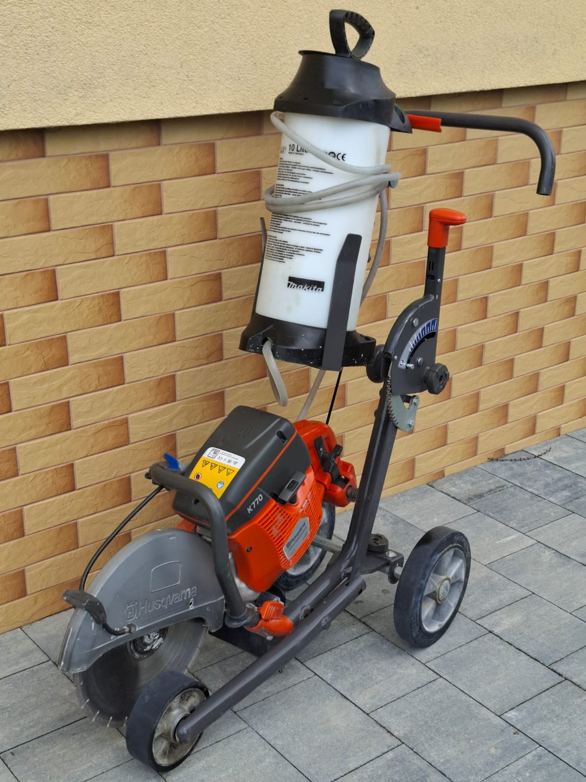 Wózek jezdny Husqvarna KV 760 – do wynajęcia